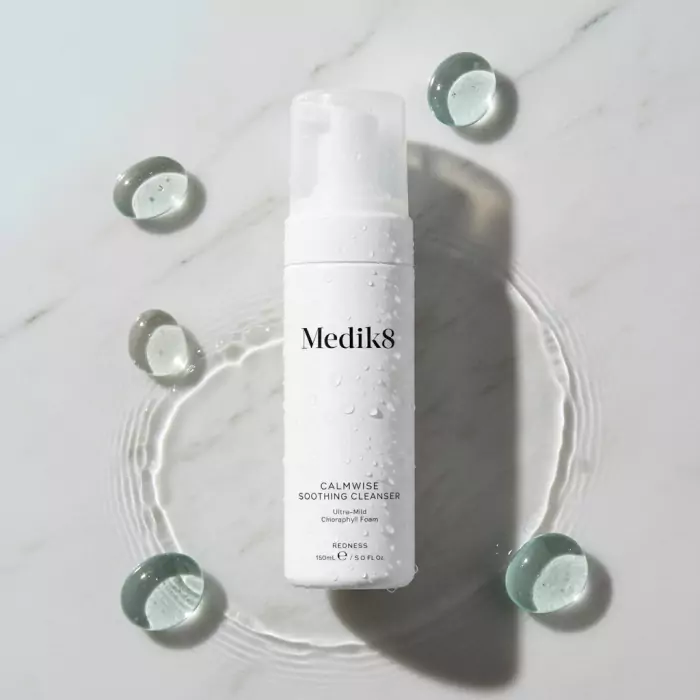 Очищающая Пенка для Чувствительной Кожи Medik8 Calmwise Soothing Cleanser