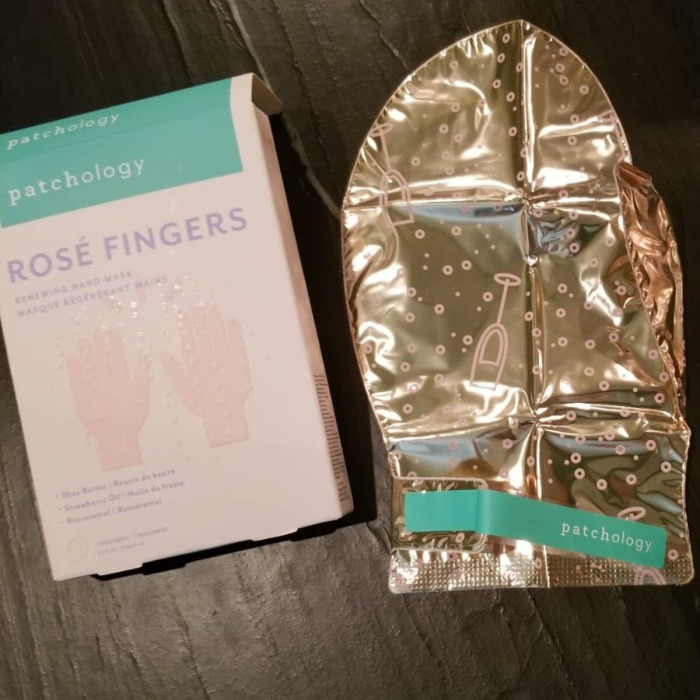 Освежающая Розовая Маска для Рук Patchology Serve Chilled Rosé Fingers Renewing Hand Mask