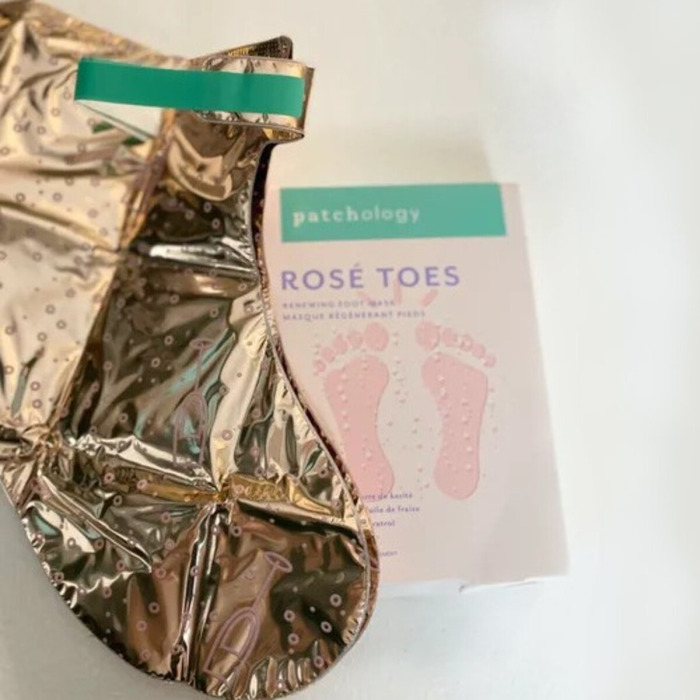 Освежающая Розовая Маска для Ног Patchology Serve Chilled Rosé Toes Renewing Foot Mask