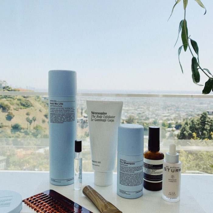 Лак для Волос Легкой Фиксации J Beverly Hills Hold Me Lite Finishing Spray