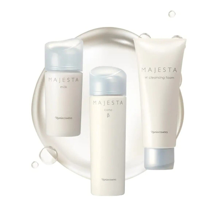 Очищающая Пенка для Умывания MAJESTA W Cleansing Foam