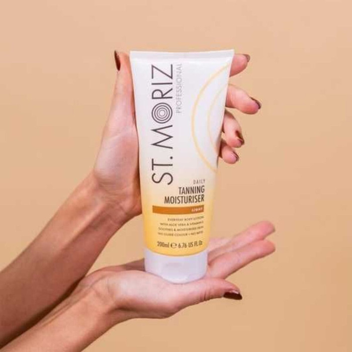 Увлажняющий Лосьон для Постепенного Автозагара St. Moriz Professional Daily Tanning Moisturiser Light