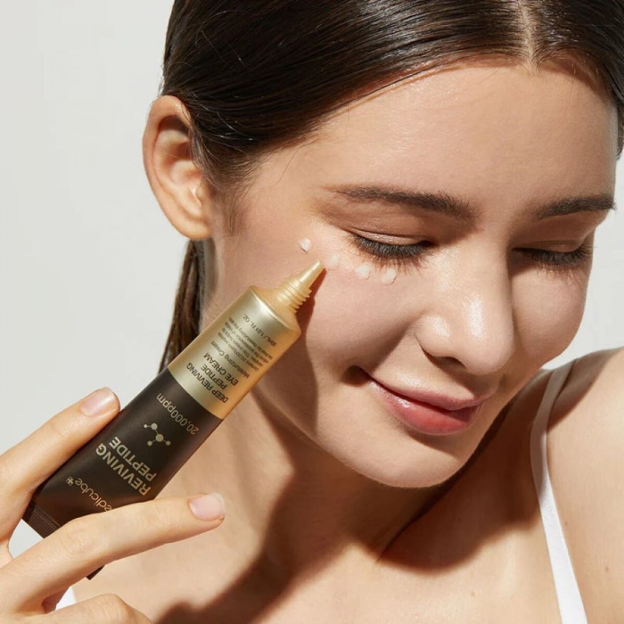 Подтягивающий Крем для Контура Глаз с Пептидным Комплексом Medicube Deep Lifting Peptide Eye Cream