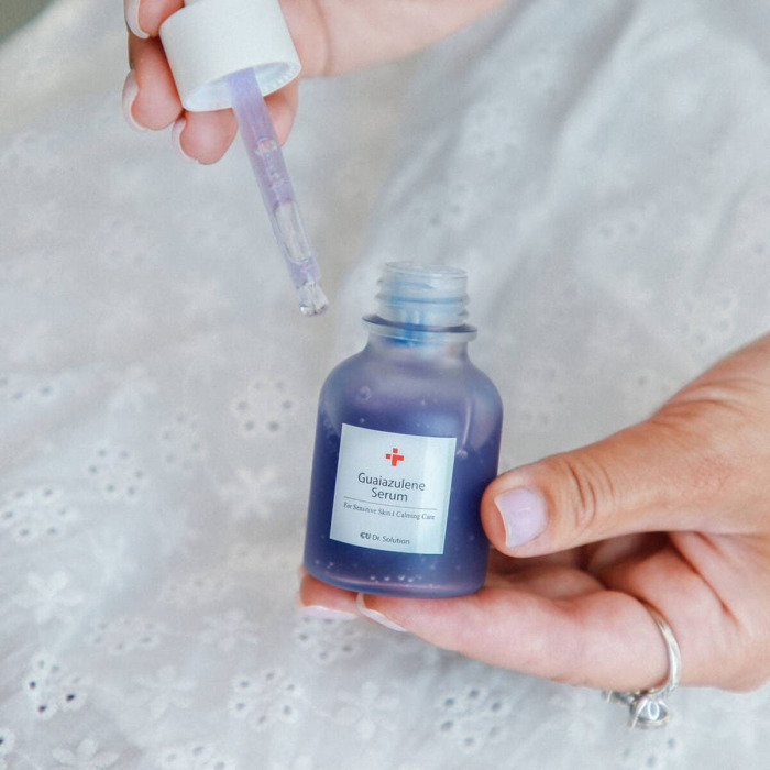 Интенсивная Успокаивающая Сыворотка с Гвайазуленом и Троксерутином CU SKIN Dr. Solution Guaiazulene Serum