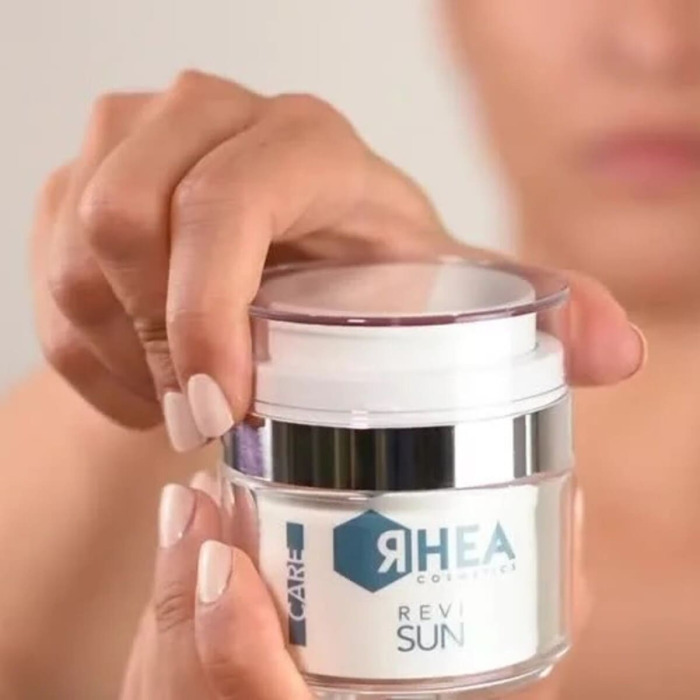 Восстанавливающий Крем для Лица До и После Солнца Rhea Cosmetics ReviSun Before and After Sun Revitalizing Face Cream