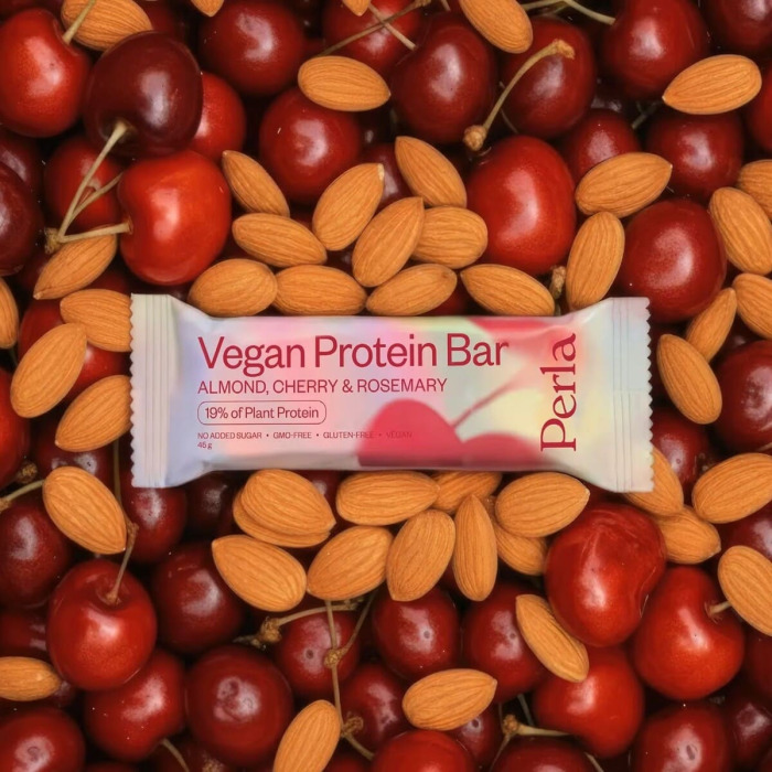 Протеиновый Батончик в Белой Глазури с Миндалем, Вишней и Розмарином Perla Helsa Vegan Protein Bar