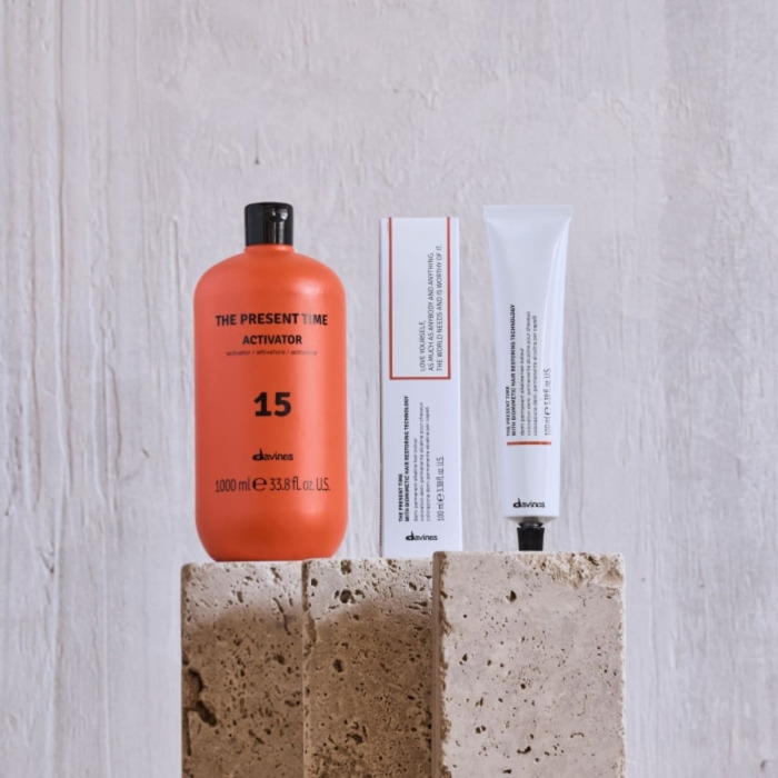 Демиперманентная Щелочная Краска для Волос с Биомиметической Технологией Davines The Present Time Cool Reds, 100 мл (холодные красные)