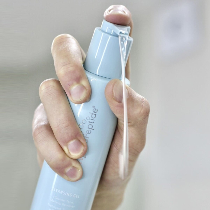 Очищающий Гель с Эффектом Тонизации для Снятия Макияжа HydroPeptide Cleansing Gel