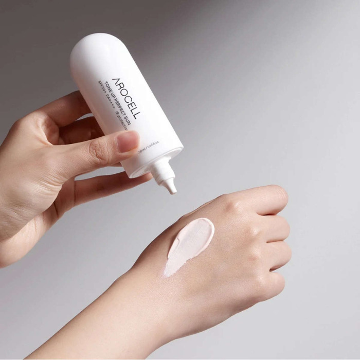 Солнцезащитный Крем с Эффектом Освещения Тона и Защитой от Инфракрасных Лучей AROCELL Tone Up Perfect Sun SPF 50+ PA++++