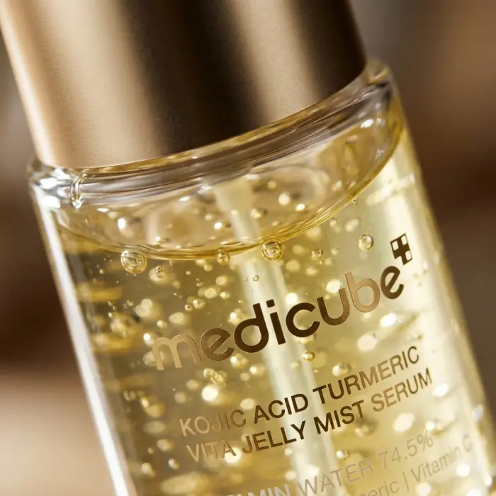 Осветляющая Гель-Сыворотка с Койевой Кислотой и Куркумой Medicube Kojic Acid Turmeric Vitamin Gold Jelly Mist Serum