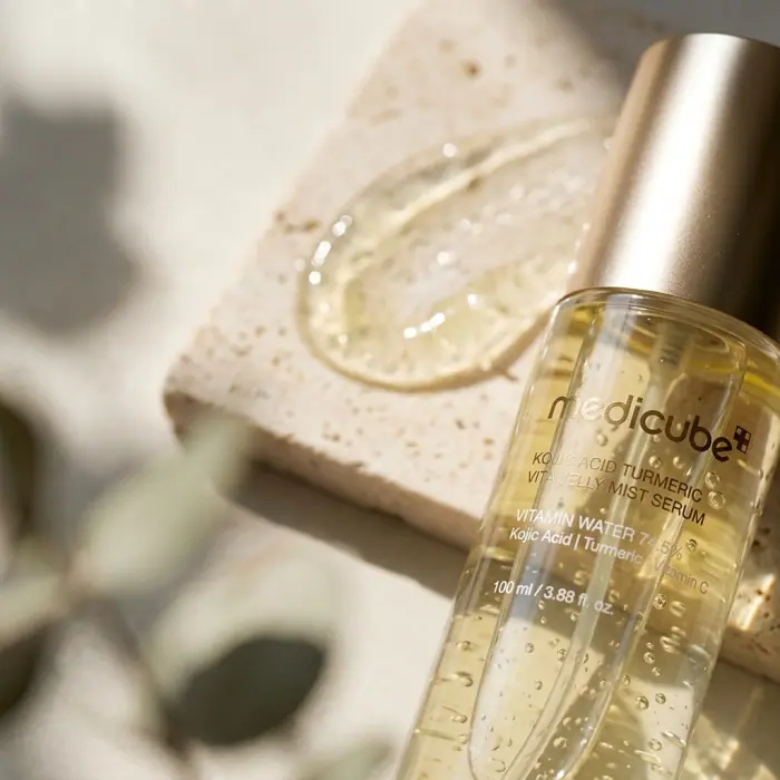 Осветляющая Гель-Сыворотка с Койевой Кислотой и Куркумой Medicube Kojic Acid Turmeric Vitamin Gold Jelly Mist Serum