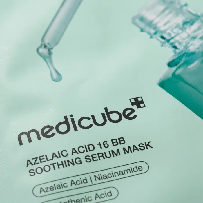 Успокаивающая Тканевая Маска-Сыворотка с Азелаиновой Кислотой Medicube Azelaic Acid 16 BB Calming Serum Mask